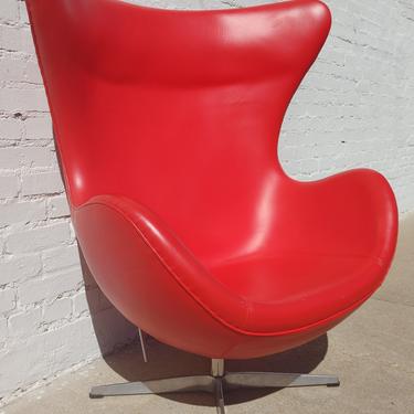 Mid Century Modern Arne Jacobsen Style Egg Chair 