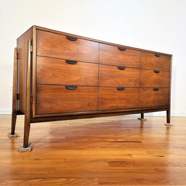 Mid Century Huntley Nine Drawer Dresser / Credenza 