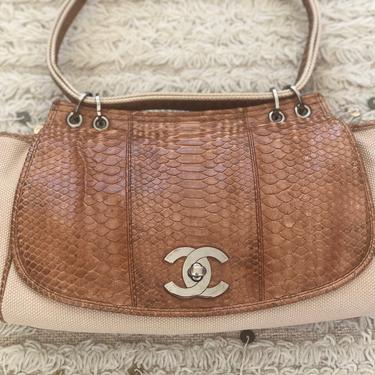 CHANEL, Bags, Chanel Tortoiseshell Cc Vintage Maxi Crossbody Bag Brown  Tortoise Black Leather