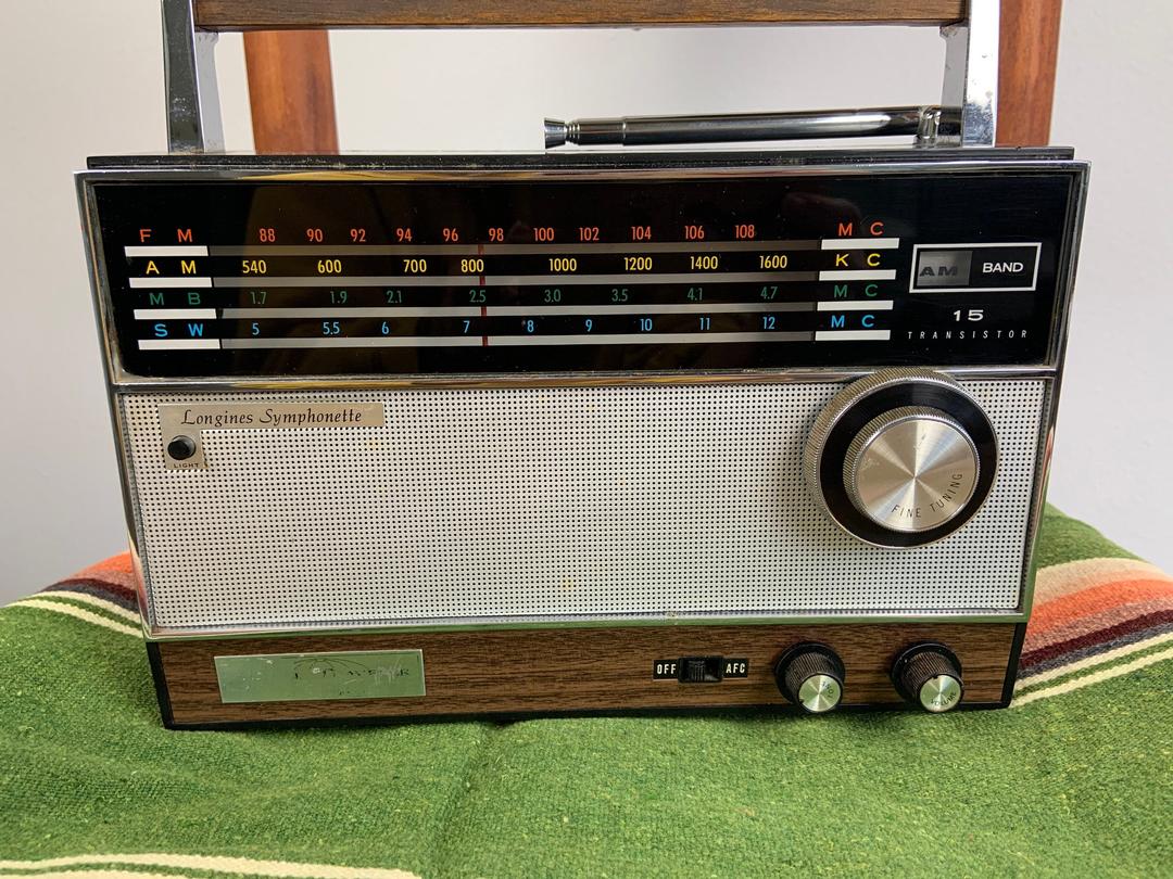 Vintage 1960s World Traveler Solid State Radio Four Band 4597 B