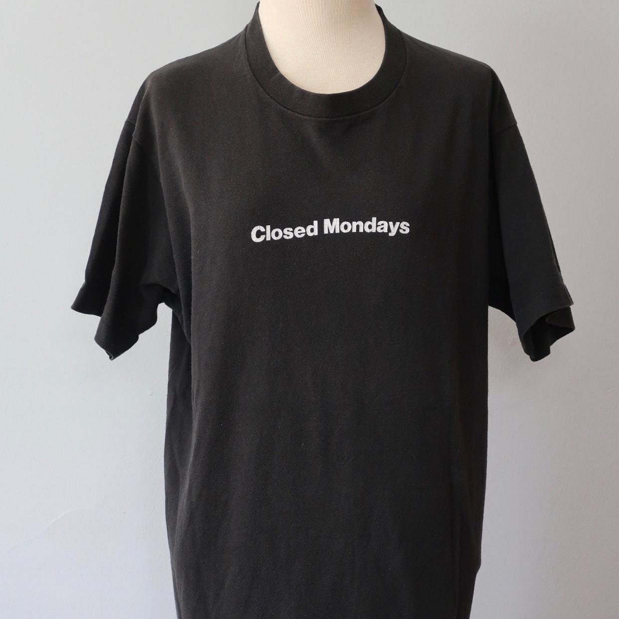 Vintage Walker Art Center Closed Mondays T-Shirt, Vintage 