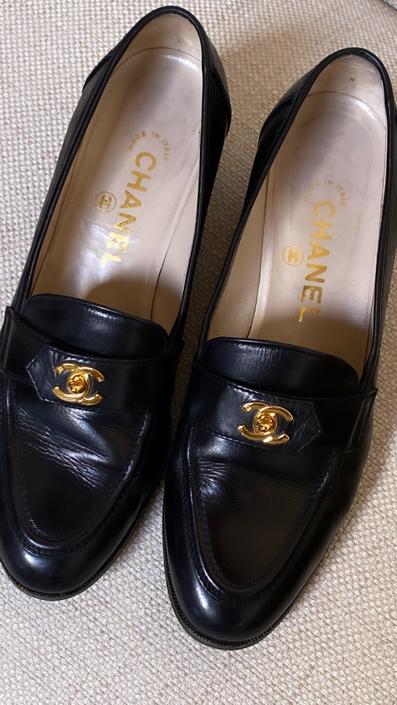 Vintage CHANEL CC TURNLOCK Logo Black Leather Loafers Heels 37 / 6