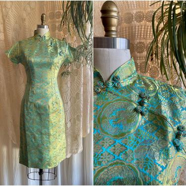 DRAGON TALES Vintage 60s Asian Cheongsam | 1960s Green &amp; Gold Floral Chinese Style Metallic Brocade Dress | 50s 1950s Made in Japan | Small 