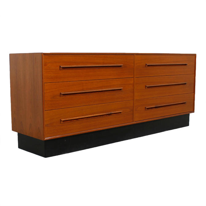 Danish Modern Teak Westnofa Of Norway Long 6 Drawer Dresser From