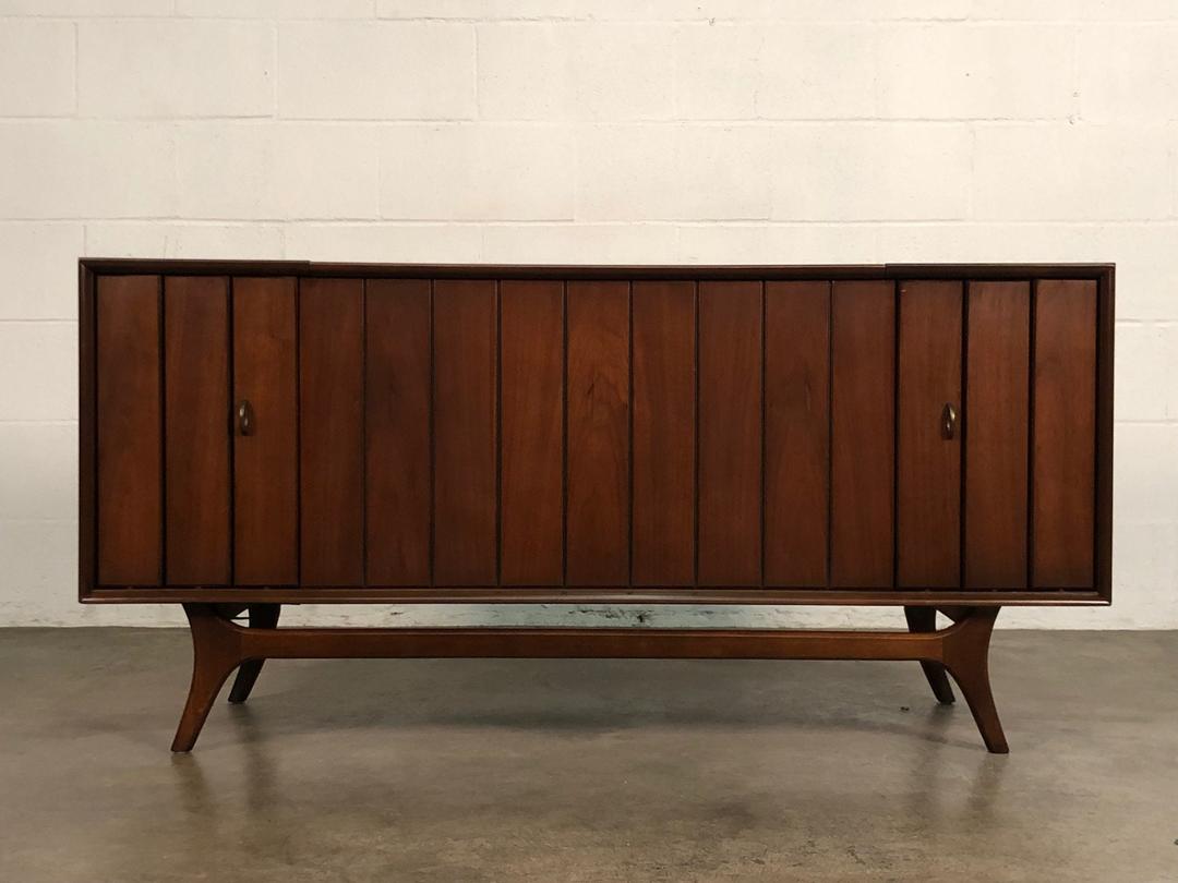 Zenith MidCentury Modern Stereo Console Model C930 Makes A Great