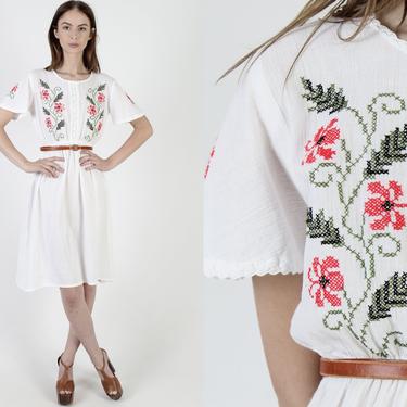 White Floral Gauze Dress / Cross Stitch Flower Print / Soft Gauze Embroidered Lawn Dress / Vintage 70s Ethnic Embroidery Mini Dress 