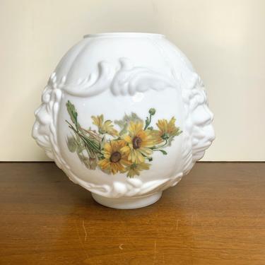Vintage Gone with the Wind Banquet Lion's Head White Milk Glass Ball Lamp Globe 