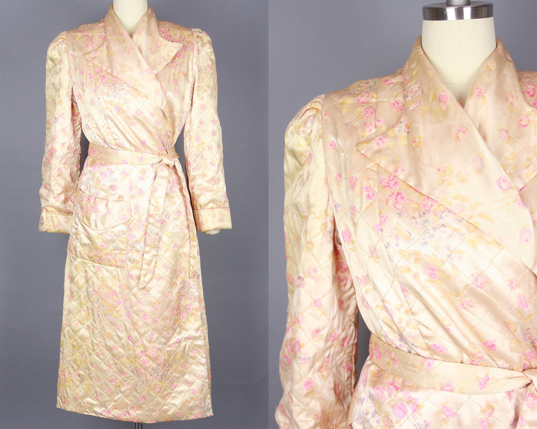 1940s QUILTED SATIN Robe Vintage 40s Blush Pink Floral Lounge Relic
