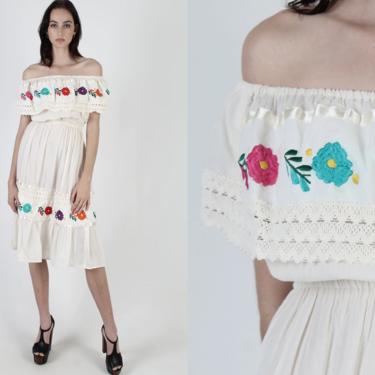 Off The Shoulder Ivory Mexican Dress / Crinkle Cotton Crochet Dress / Vintage 70s Ethnic Colorful Embroidered Mexico Party Mini Midi Dress 