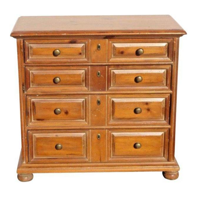 Henredon Fine Furniture Pine Chest Of Drawers With 4 Drawers By