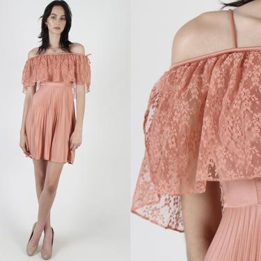 Sheer Lace Capelet Bodice Dress / Vintage 70s Plain Coral Off Shoulder Party Dress / Simple Pleated Skirt Disco Wedding / Solid Color Mini 