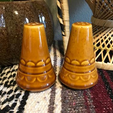 Vintage 1970s Homer Laughlin Coventry Castilian Gold Salt and Pepper Shakers 