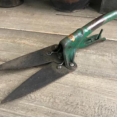 1950s Grass Shears, Rustic Green Doo Klip, Garden Decor, Made in USA 