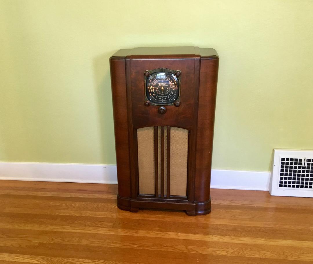 Stunning 1937 Zenith 6S152 Black Dial Console Radio, Elec Serviced, AM