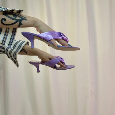 BCBG metallic lilac puff thong heels 