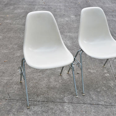 Mid-Century DSS Fiberglass Stacking Shell Chairs in Off-White by Charles & Ray Eames for Herman Miller 