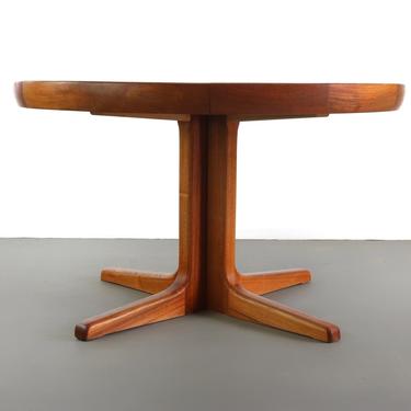 Scandinavian Teak Extendable Dining Table with Central Leg by Ib Kofod Larsen for Faarup Møbelfabrik, 1960s 