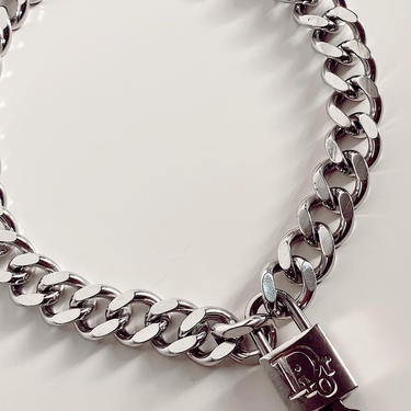 Chanel 96P Vintage Long Turnlock Pendant Necklace – Boutique Patina