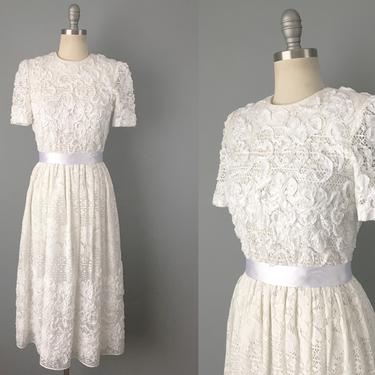 1970s White Lace Dress By Morton Myles / White Floral Lace Dress / Ribbon Dress / Vintage Wedding Dress / Size Small 