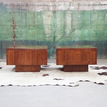 EXQUISITE Original PAIR Vintage 1970s Post Modern Walnut Milo Baughman Style PAIR Plinth End tables Hollywood coffee cocktail table McM 