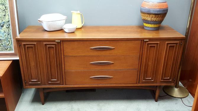 Mid Century Modern Credenza From The Sculptra Collection By