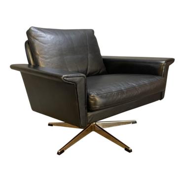Vintage Danish Mid Century Modern Leather Lounge Chair Attributed to Georg Tham 
