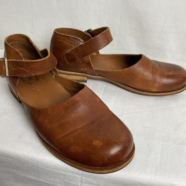 Leather shoes~ ankle strap buckle Mary Jane style~ minimalist brown stacked heel~ boho hippie size 9 