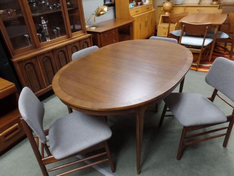 MidCentury Modern oval walnut dining table with 2 leaves. Peg Leg
