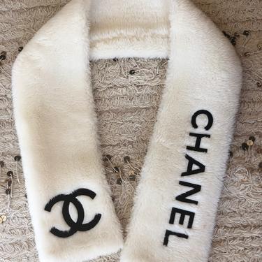 CHANEL, Accessories, Rare Vintage Fur Chanel Scarf Kylie Jenner White
