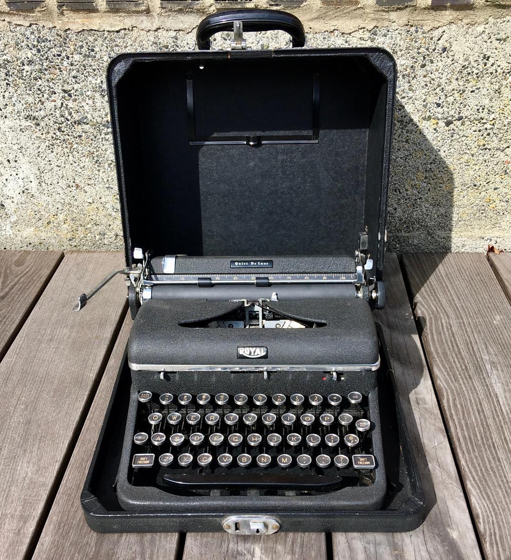 1947 Royal Quiet DeLuxe Portable Typewriter w Case, Great Ribbon, Owner