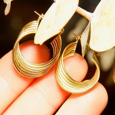 Vintage Modernist 14K Gold Twist Oval Hoop Earrings, Spiraled Yellow Gold Hoops, Layered Gold Wire, Hinged Post Top, 585 Jewelry, 1&quot; L 