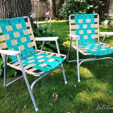 Mid Century Pair of Vintage Turquois & Cream Webbed and Aluminum Folding Garden/Lawn Lounge Chairs 