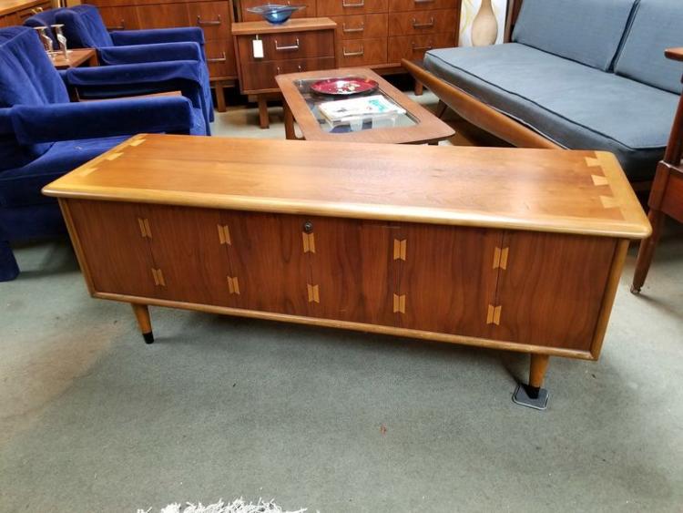 Mid-Century Modern blanket chest from the Acclaim collection Lane