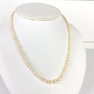 Pretty Single Strand Pearl Necklace 14k White Gold Clasp Graduated Pearls 18.5" 