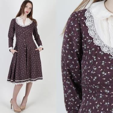 Burgundy Calico Gunne Sax Dress / 70s Country Folk Style Dress / Maroon Floral Roll Collar Dress / Vintage 70s Lace Trim Peasant Dress 