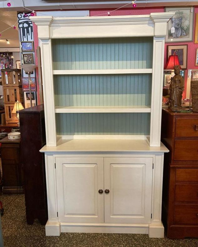 Bookcase with storage/kitchen cubbard? Shelves move 46.5” x 18” x 80”