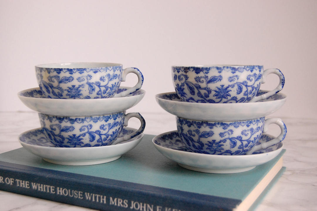 Blue and White Tea Cups Saucers Japanese Porcelain Tea Pursuing
