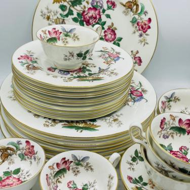 Service for 10- Wedgwood &amp;quot;Charnwood&amp;quot; Bone China - Excellent Condition 