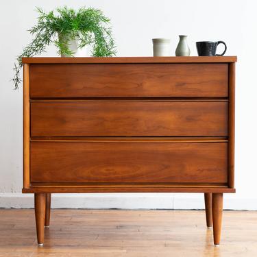 Vintage MCM Mid-Century Walnut Nightstand /Small Dresser / Bachelors Chest 