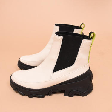White Never Worn Chunky Boots By Sorel, 10