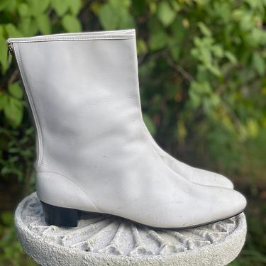 60s sz 9 white MOD go go boots vintage 1960s original Ritual Vintage Little Italy New York NY