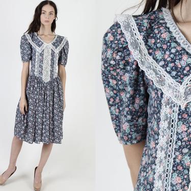 Vintage 80s Garden Floral Dress / Country Romance Tiny Flower Print / Wide 1980s Style Collar / Drop Waist Navy Lace Full Skirt Mini Dress 
