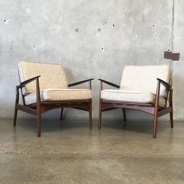 Pair of Ib Kofod-Larsen “Spear” Lounge Chairs for Selig