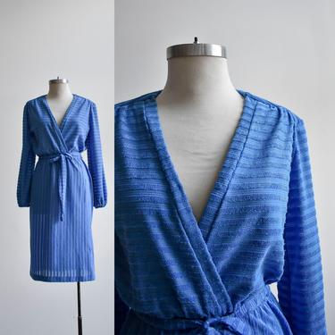 1970s Vintage Pale Blue V Neck Dress 