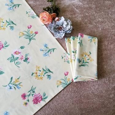 Vintage Floral Yellow Pillow Case Set of 4 / Pale Yellow Chintz Pillowcases / Standard Pillow Cases / Colorful Yellow Floral Pillow Covers 