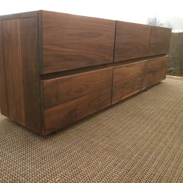 X6230A *Hardwood 6 Drawer Dresser, Overlap Drawers,  Flat Panels, 60&quot; wide x 16&quot; deep x 20&quot; tall - natural color 