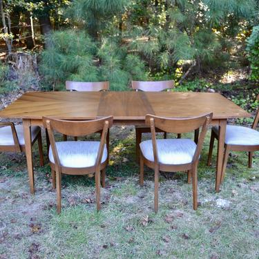 Mid Century American Of Martinsville Dining Set - Six Chairs ,  two -18&quot; leaves , table pads 