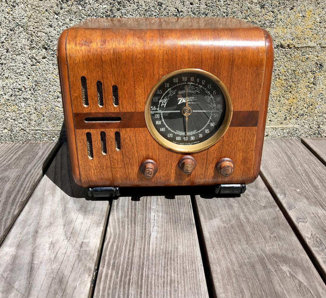 1938 Zenith WALTON 9-S-232 Shutter Dial Tombstone Art Deco Radio