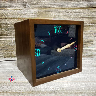 Vintage Clock, Vintage Fiber Optic Clock, 1970s Retro Motion Lamp, Fiber Flickers Light Box, Cosmic Psychedelic Decor, Vintage Table Clock 