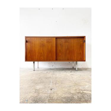 Florence Knoll Mid Century Modern Console or Credenza 